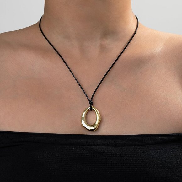 Modern Geometric Hollow Square Pendant Necklace for Women Gold E Fashion Jewelry - Picture 3 of 7